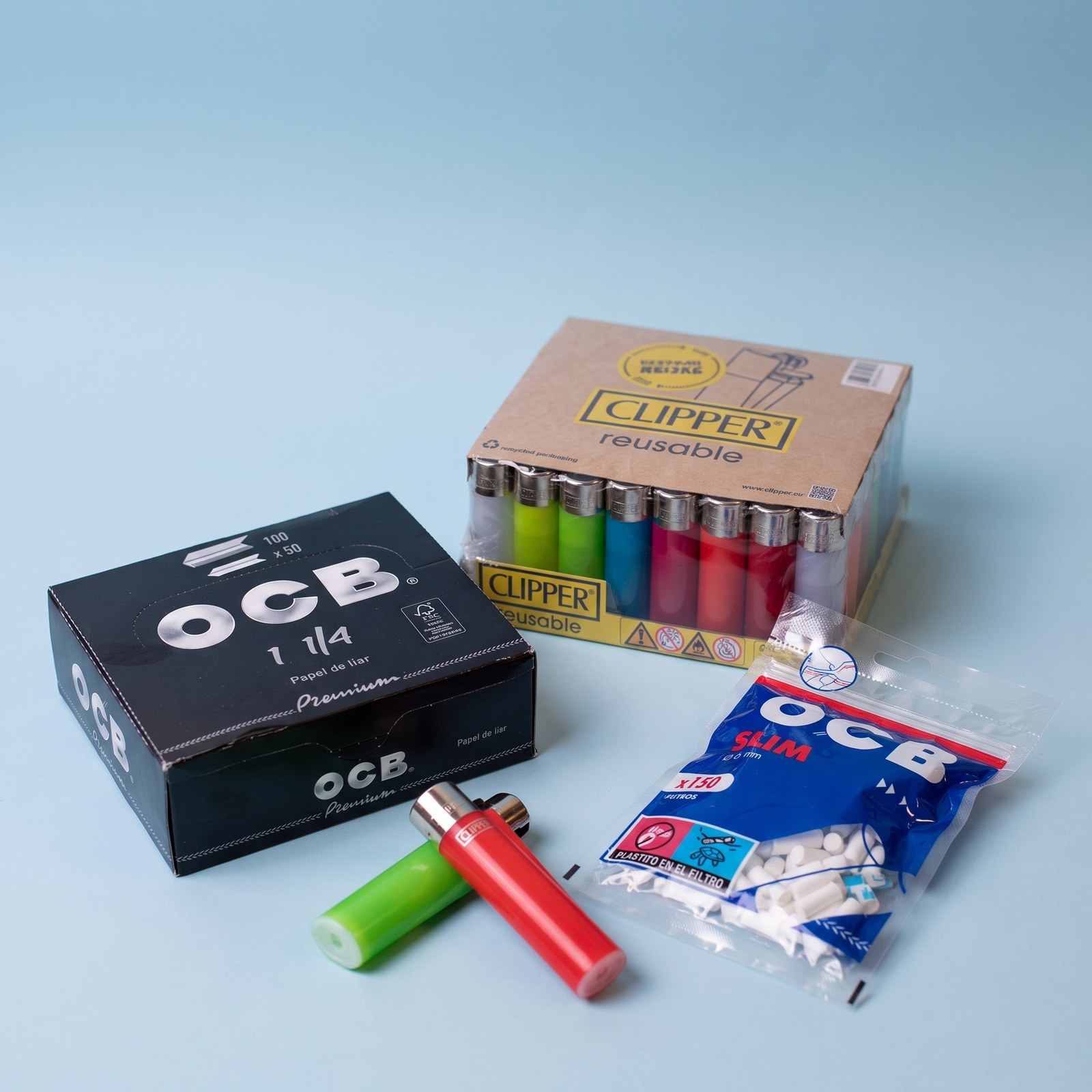 Papel de fumar OCB, filtros y mecheros Clipper para estancos y tiendas